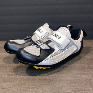 Pearl Izumi Tri fly 3 carbon cycling shoes Men’s Size 45.5